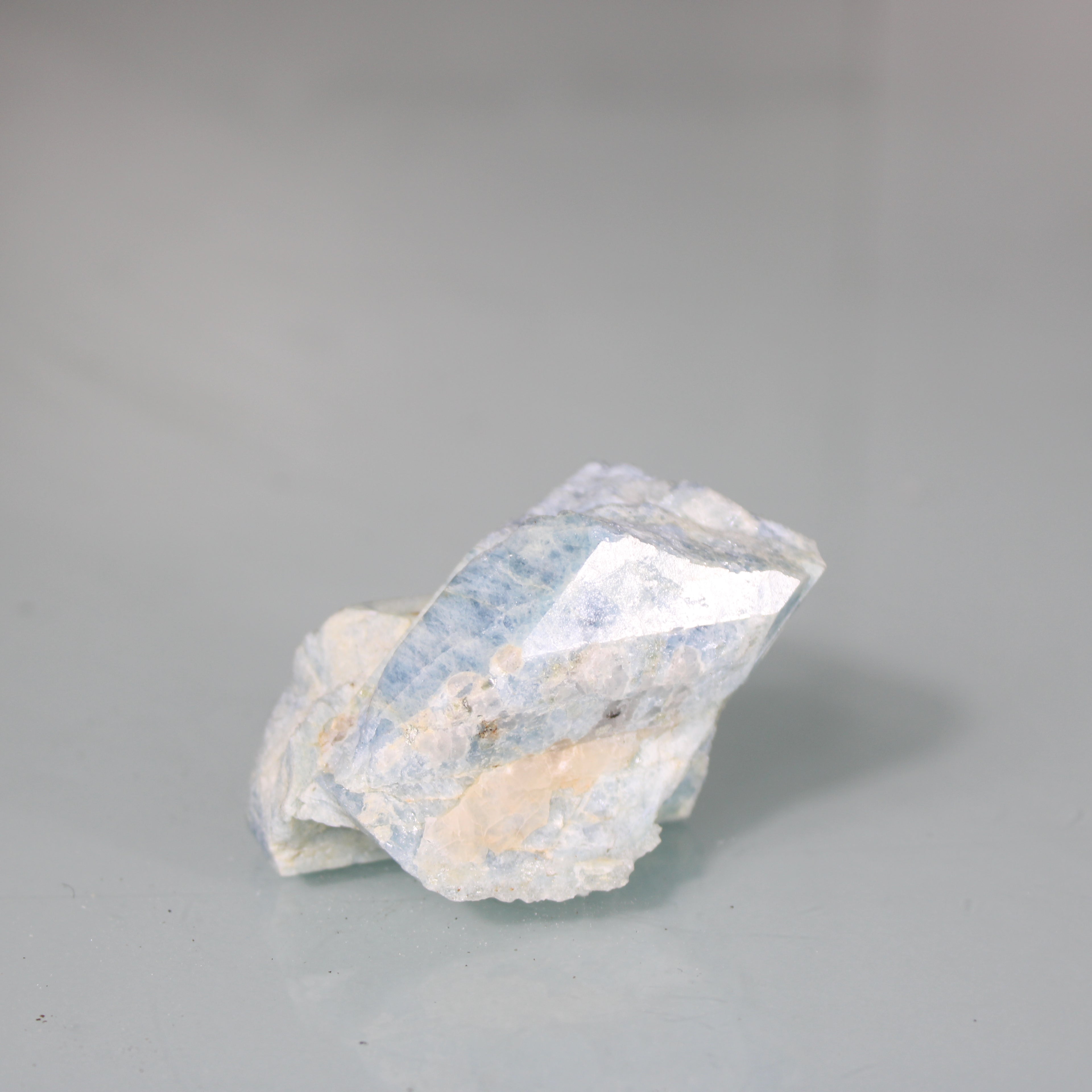 Aquamarine in the Matrix – Natural Formation in Initial State