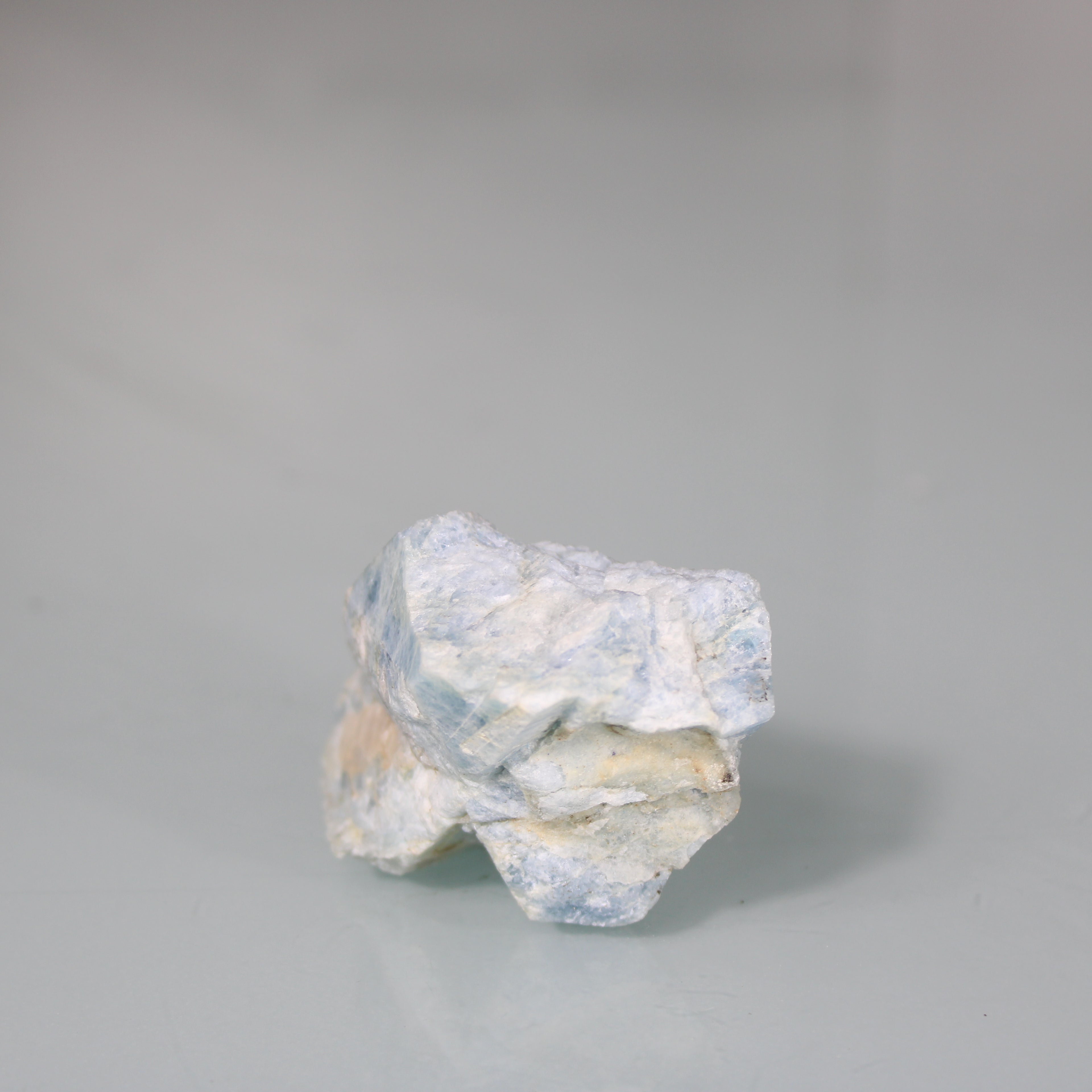 Aquamarine in the Matrix – Natural Formation in Initial State