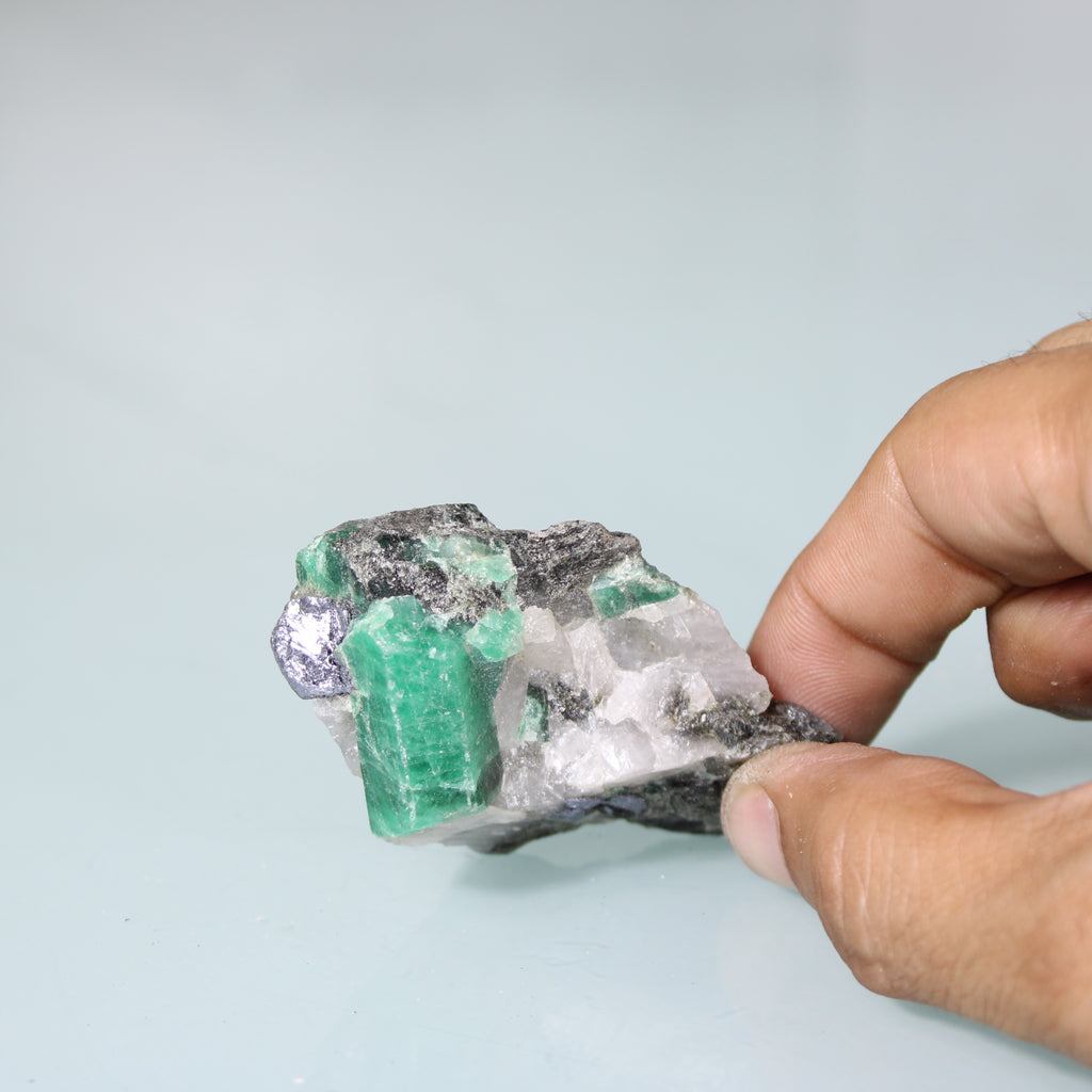 Esmeralda Verde Intensa na Matriz – Contraste Natural na Matriz