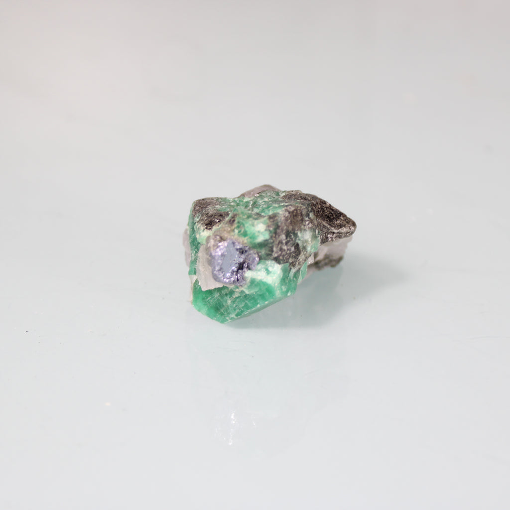 Esmeralda Verde Intensa na Matriz – Contraste Natural na Matriz