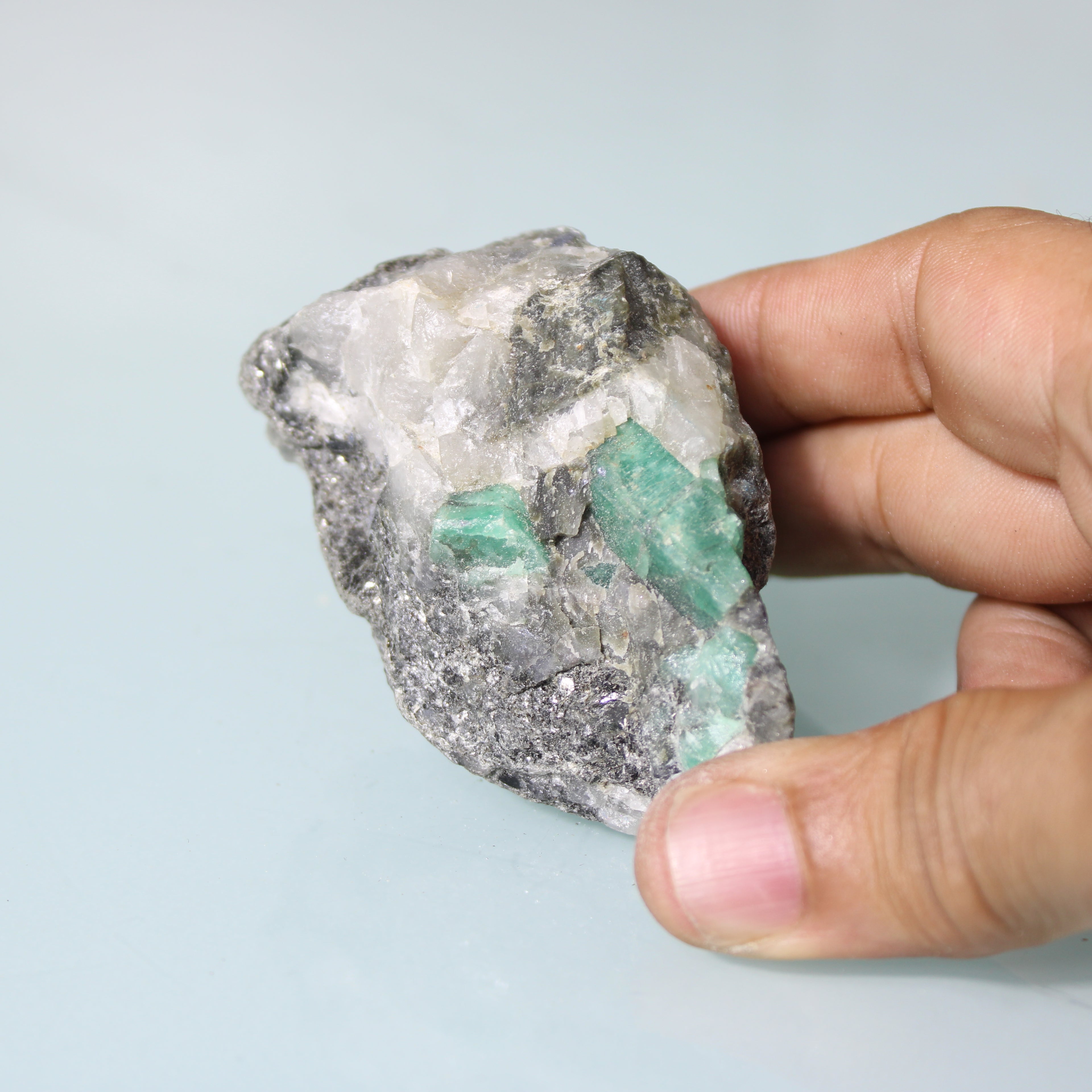 Esmeralda na Matriz – Riqueza Natural em Estado Puro