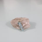 Cristal de Água-Marinha em Quartzo Rosado Natural – Delicadeza com Profundidade