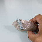 Cristal de Água-Marinha em Quartzo Rosado Natural – Delicadeza com Profundidade