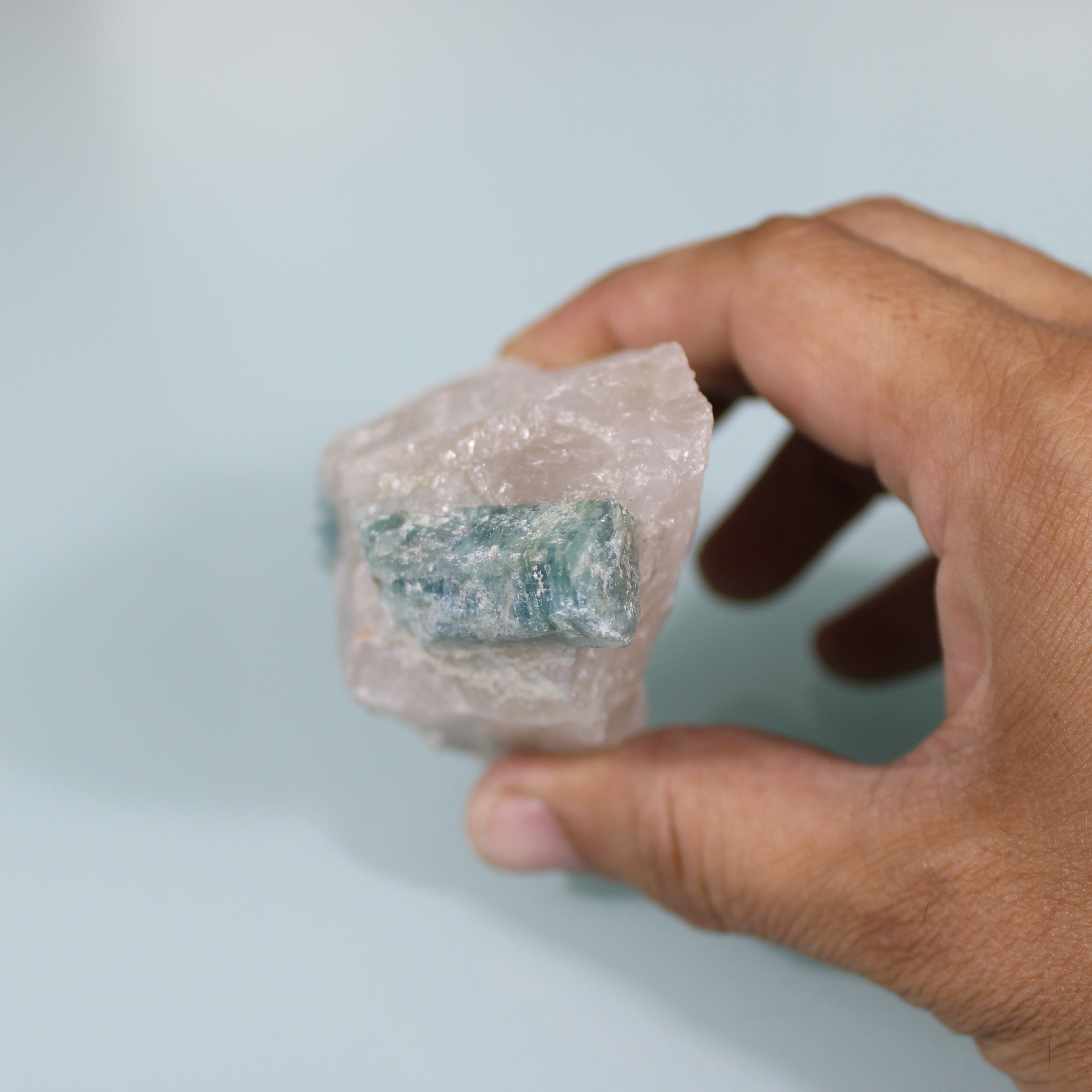 Cristal de Água-Marinha na Matriz  – Formação Bruta e Autêntica
