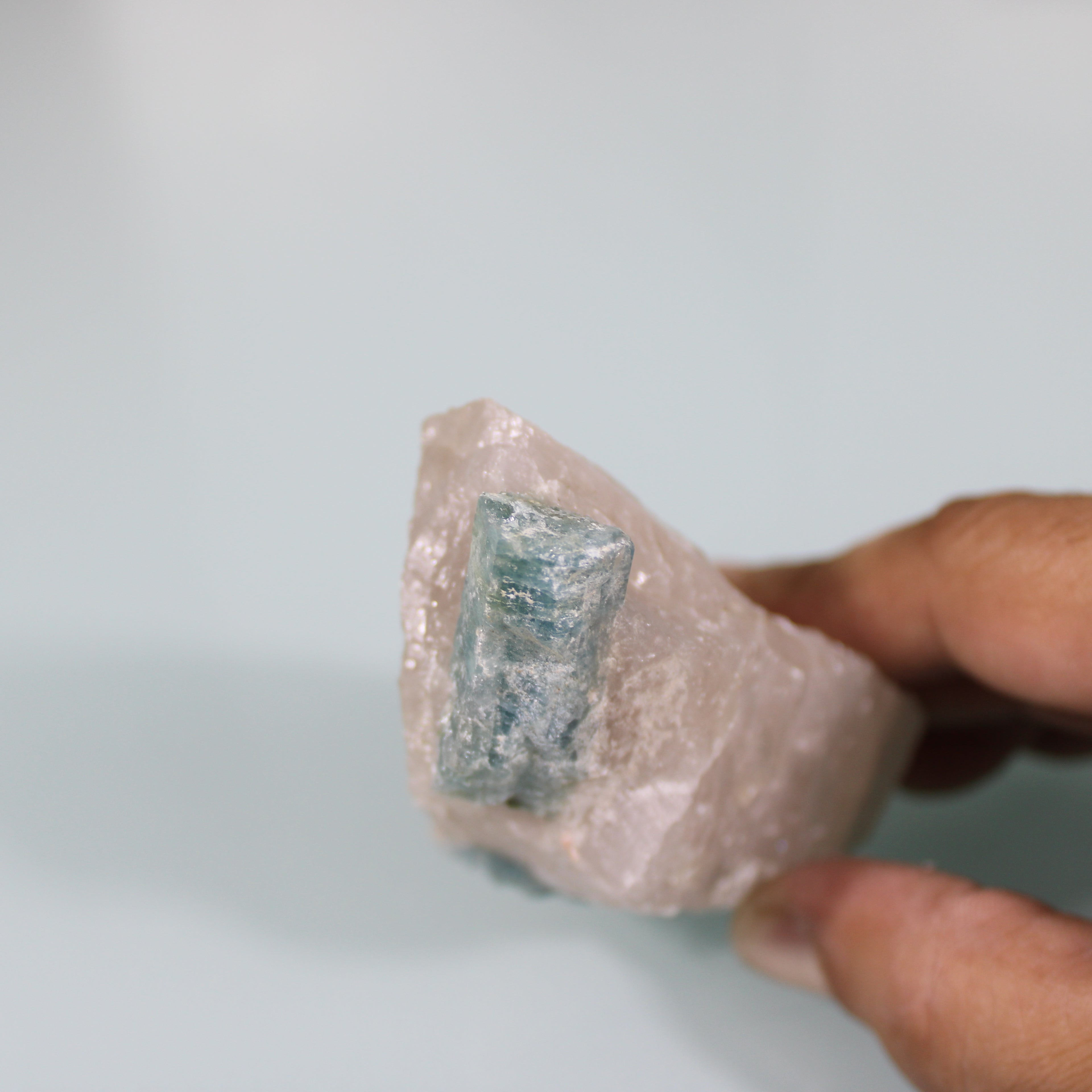 Cristal de Água-Marinha na Matriz  – Formação Bruta e Autêntica