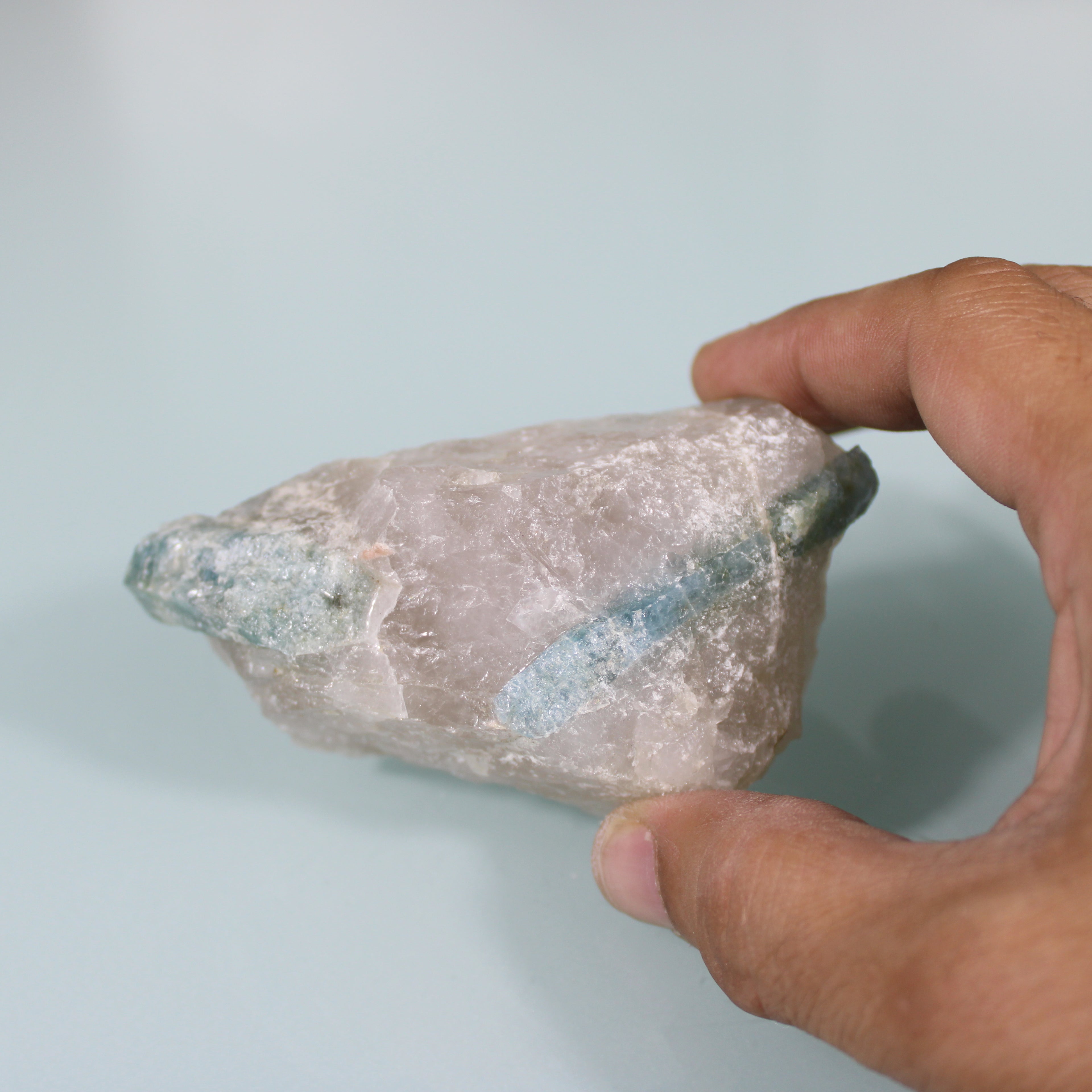 Cristal de Água-Marinha na Matriz  – Formação Bruta e Autêntica