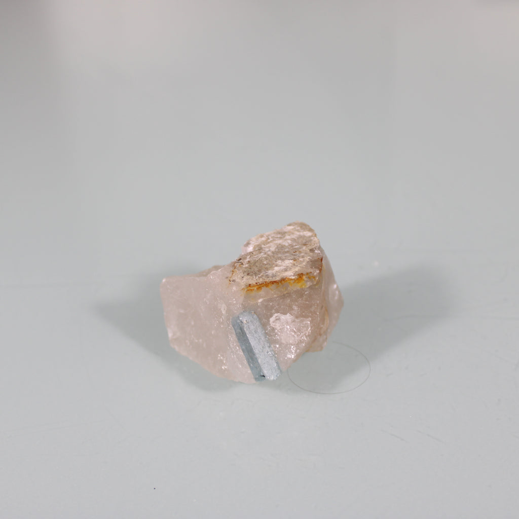 Cristal de Água-Marinha na Matriz  – Contraste de Força e Matéria-Prima