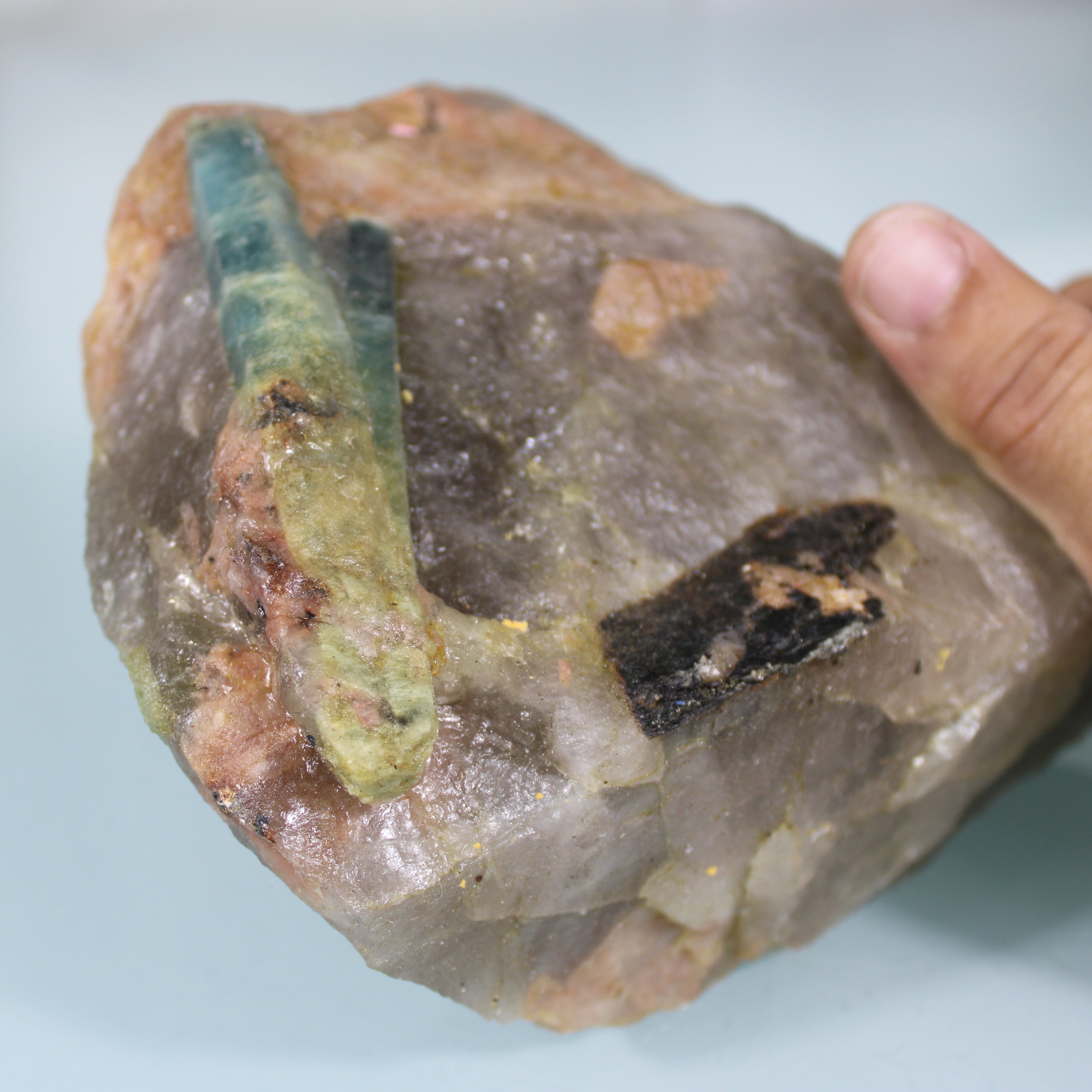 Bloco Mineral com Água-Marinha - Cristalizações Visíveis em Matriz