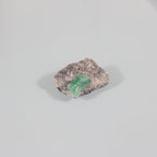 Esmeralda Verde na Matriz – Clareza e Contraste Mineral