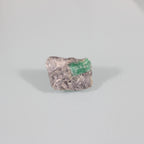 Esmeralda Verde na Matriz – Clareza e Contraste Mineral