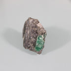 Cristal de Esmeralda na Matriz – Cristal Único em Destaque