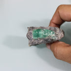 Cristal de Esmeralda na Matriz – Cristal Único em Destaque