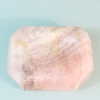 Cinzeiro Artesanal em Quartzo Rosa Natural – Objeto Decorativo com Energia Suave