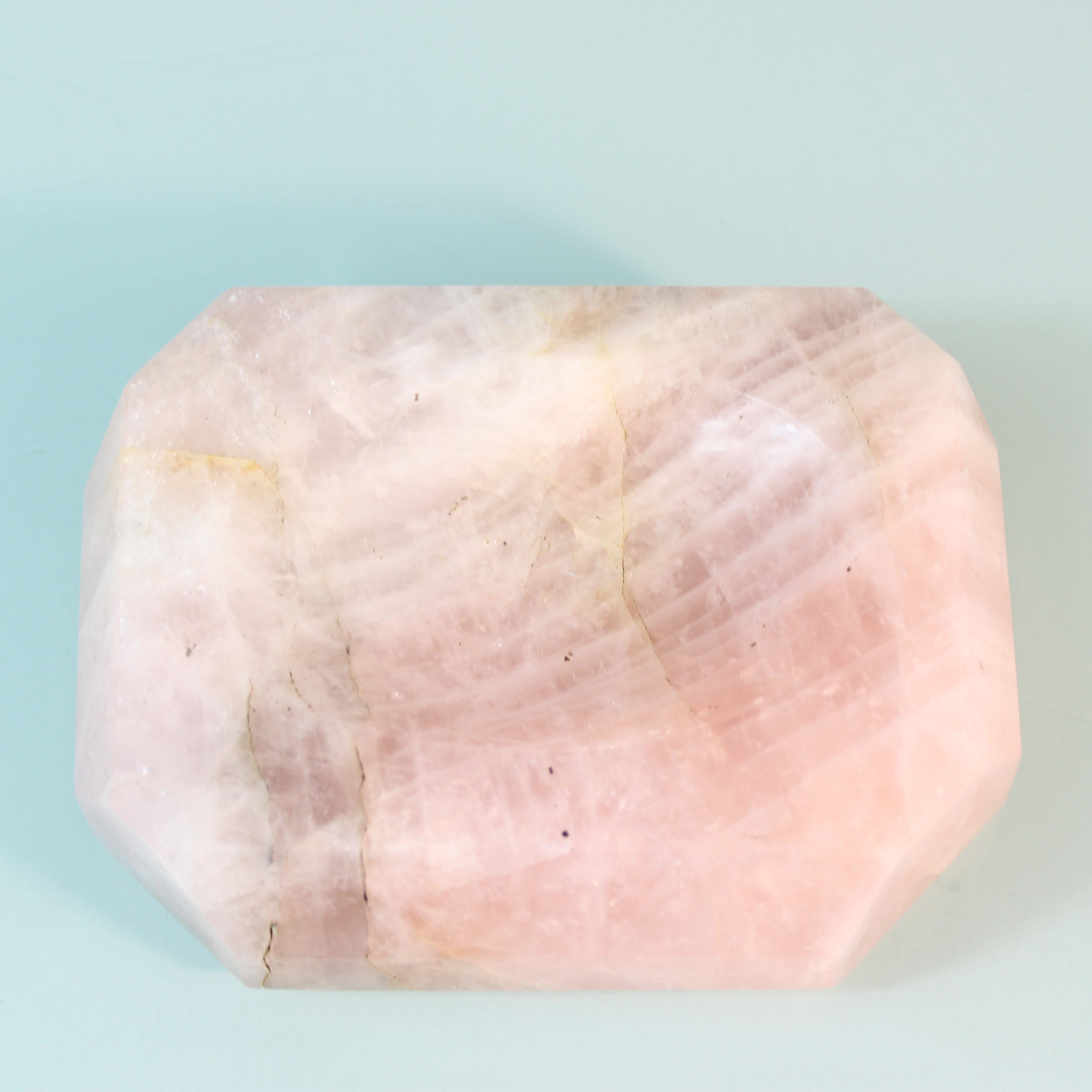 Cinzeiro Artesanal em Quartzo Rosa Natural – Objeto Decorativo com Energia Suave