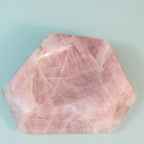 Cinzeiro em Quartzo Rosa Polido – Design Geométrico com Energia Natural