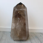 Ponta Gigante de Quartzo Fumado Natural – Monumento Mineral com Energia de Enraizamento