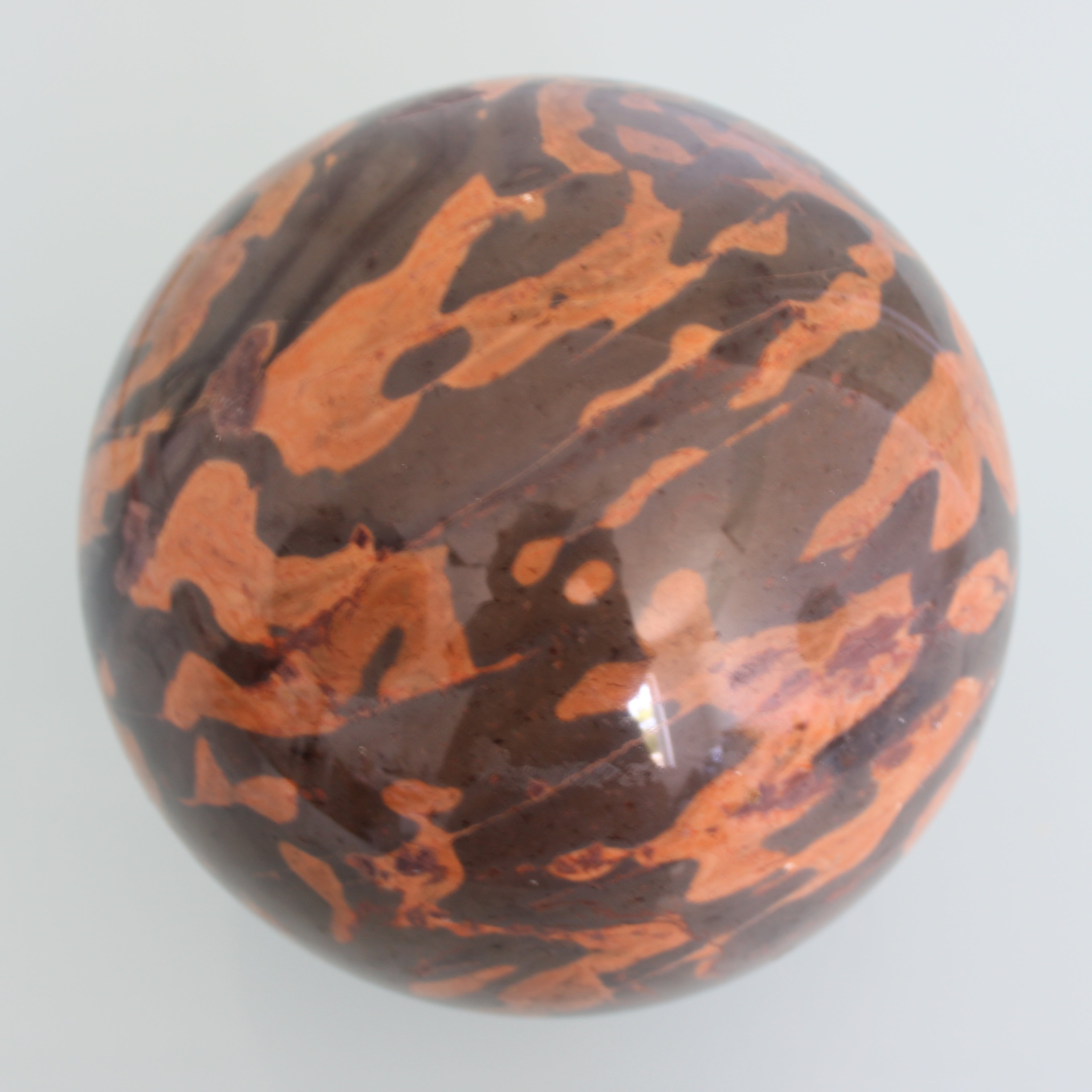 Esfera Polida de Jaspe Leopardo – Padrão Natural com Tons Terrosos e Intensos